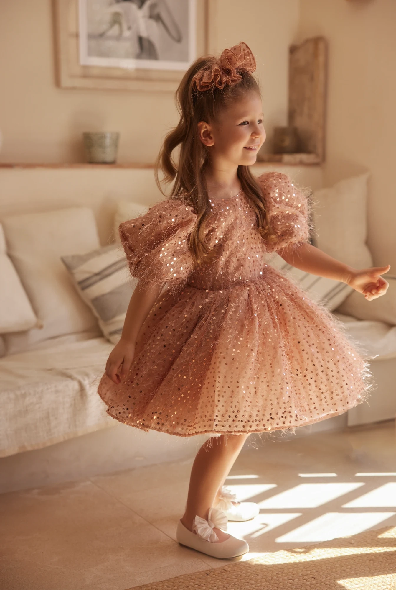 Kimi - Mini abito per bambini con fiocchi e fiocchetto decorativo